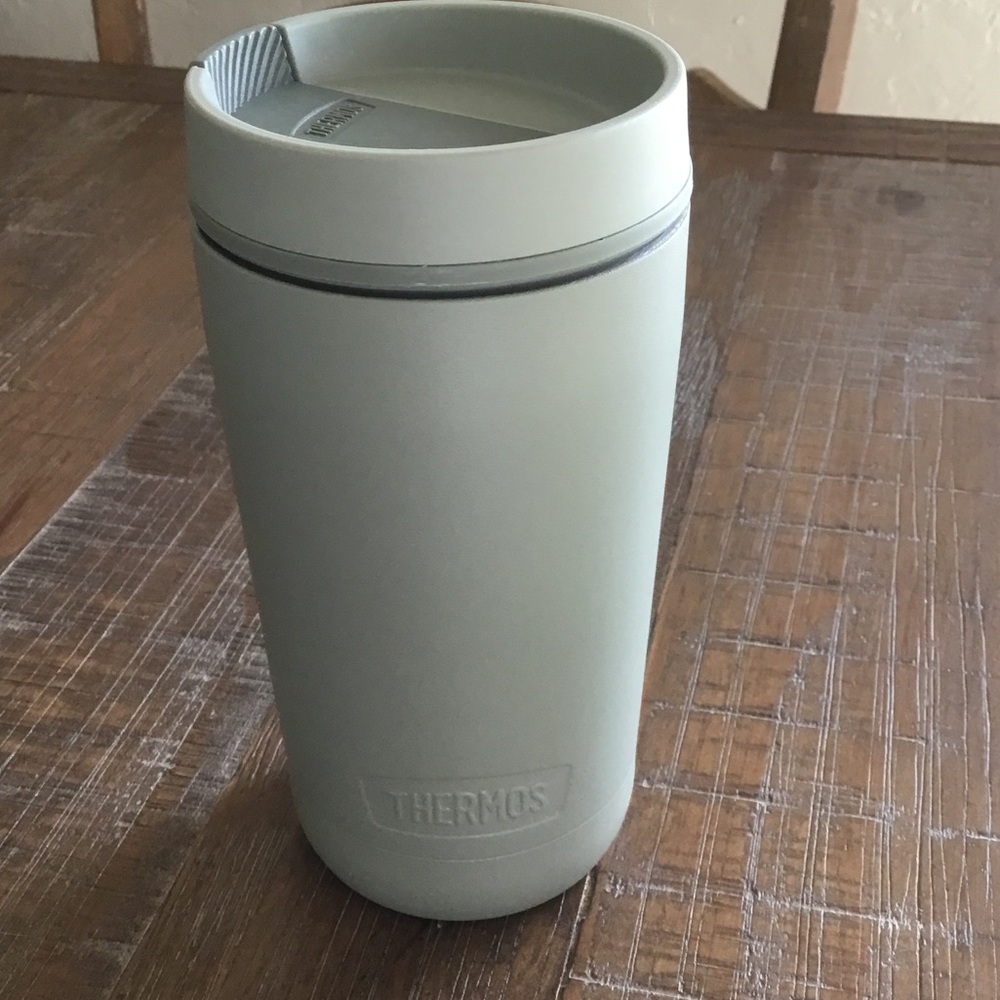 Thermos Alta  SeriesLight Gray Insulated Travel Tumbler with Spill-Resistant Lid